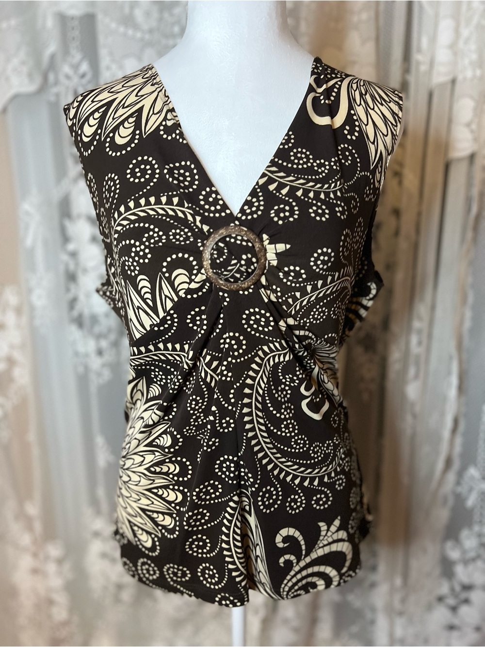 Y2K Sleeveless V-Neck Ring-Detail Floral Top - Black and Cream